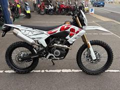 ＱＪＭＯＴＯＲ　ＣＯＶ　１２５Ｘ　２０２５年式　ノーマル　インジェクション　セル付き