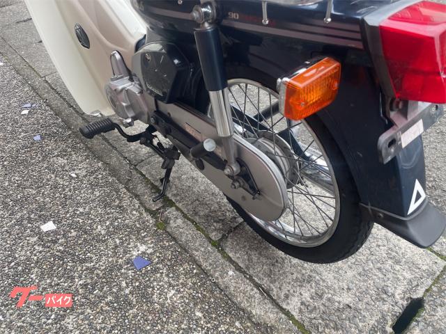 ホンダスーパーカブ90  自賠責保険　予備タイヤ前後　バッテリー　レッグシールド　マフラーなど ホンダ スーパーカブ90カスタム バッテリー・前後タイヤ・チェーン