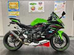 カワサキ　Ｎｉｎｊａ　ＺＸ−２５Ｒ　ＳＥ　アクラポビッチフルエキ　ナイトロンリアサス　ハンドル　フェンダーレス　スクリーン