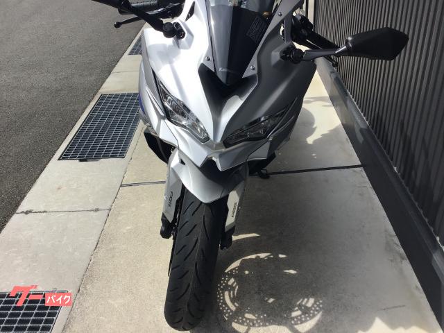 カワサキ Ninja ZX－4R SE シルバー／2027年モデル