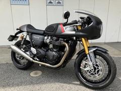 ＴＲＩＵＭＰＨ　スラクストン１２００ＲＳ　２０２０年モデル　ロケットカウル　ソロライド　ブレンボ＆オーリンズ