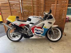 スズキ　ＲＧＶ２５０ガンマ　ＳＰ　　ＶＪ２１Ａ　２スト　ペプシカラー限定車