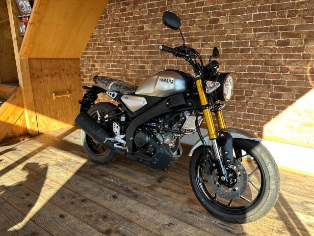 ヤマハ XSR125 ゴールドフロントフォーク｜(株)Bike 