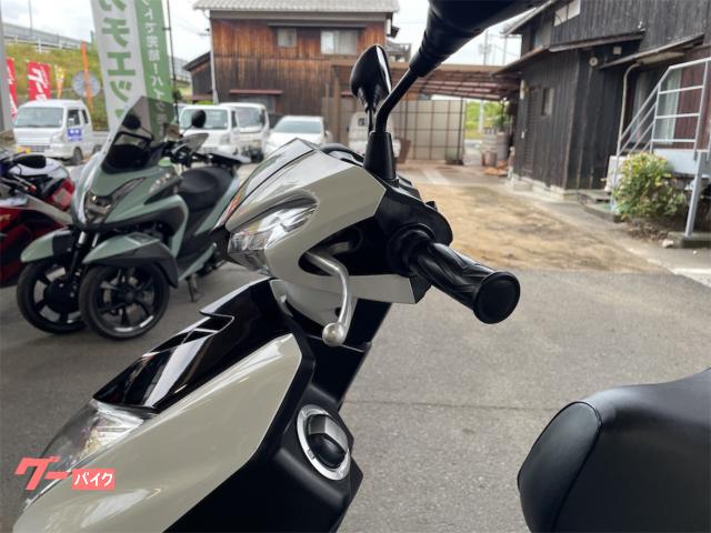 シグナス５型　sed8j　自賠責令和７年 ヤマハ発動機 台湾ヤマハ純正 5型シグナスX CYGNUS X SED8J サイド