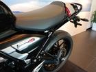 スラクストン400 2026年モデル新型 ファントムブラック