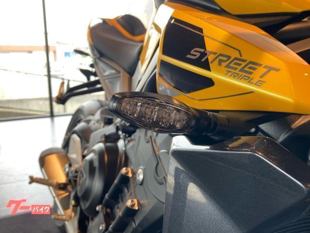 ストリートトリプルRS コスミックイエロー