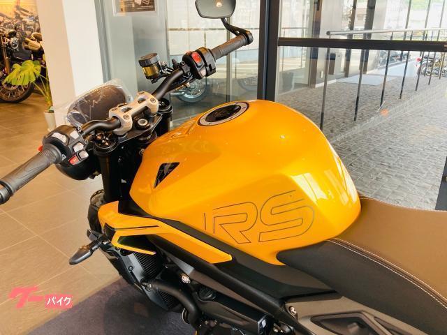 ストリートトリプルRS コスミックイエロー