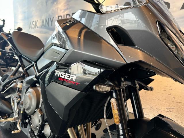 タイガー800 タイガースポーツ800現行モデル