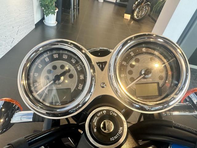 ボンネビルT120