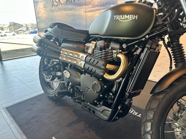 スクランブラー900 マットカーキ