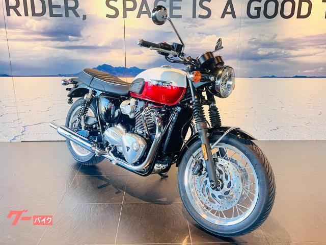ボンネビルT120 オプションのシート ドレッサーバー装着済車両