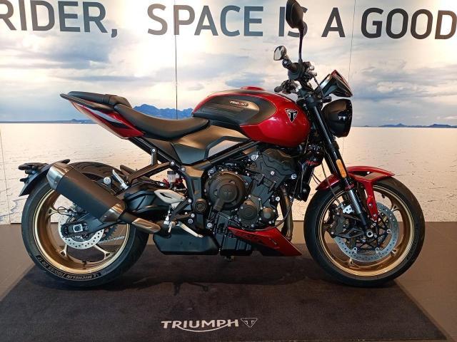 トライデント800 2026年新型モデル カーニバルレッド