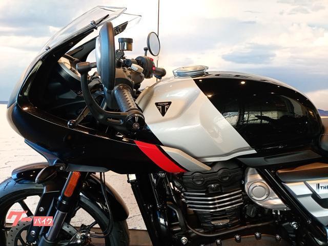 スラクストン400 2026年モデル新型 ファントムブラック