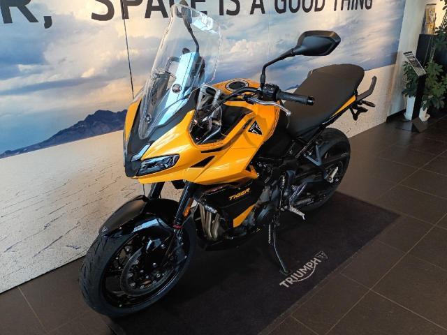タイガースポーツ800 コスミックイエロー 2026年式