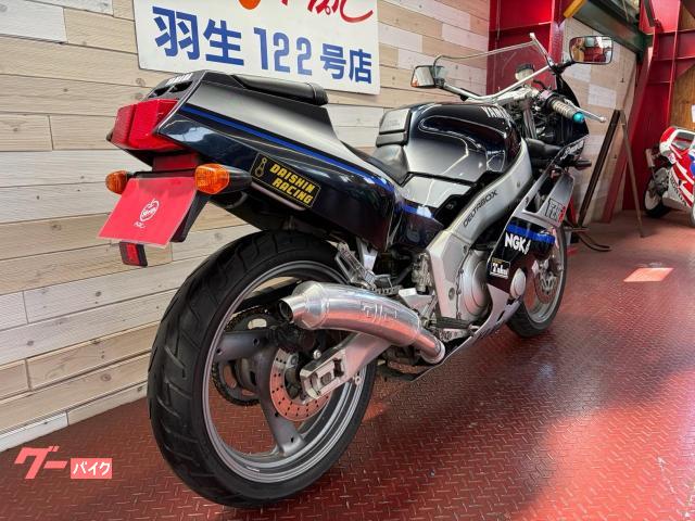 ヤマハ FZR400R 1WG シャイニーブラック／ファインシルバー