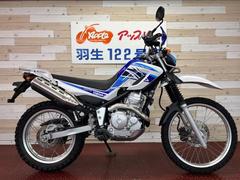 ヤマハ　セロー２５０　２０１８年モデル　ＤＧ３１Ｊ　ＺＥＴＡナックルガード　リアキャリア　パープリッシュホワイトソリッド１