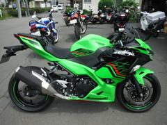 カワサキ　Ｎｉｎｊａ　４００　ＫＲＴ　カスタムシート　スライダー　マルチバーホルダー付