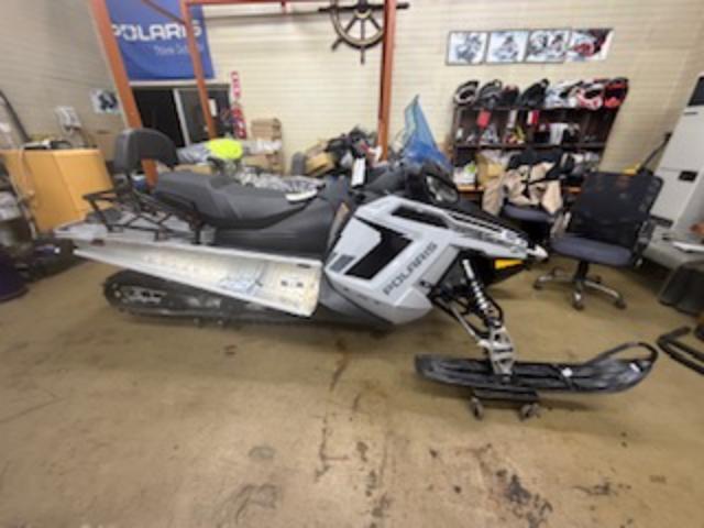 スノーモービル POLARIS 550 Voyageur LXT 