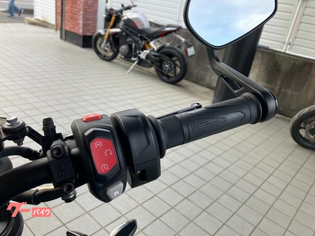 TRIUMPH ストリートトリプル765RS ファントムブラック