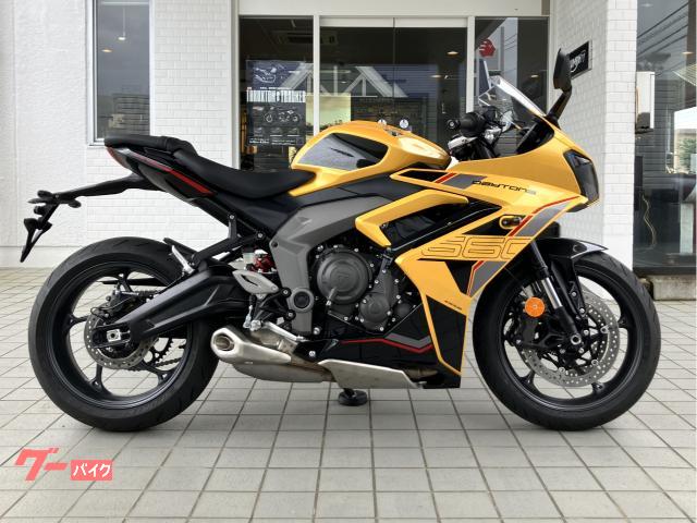 TRIUMPH デイトナ660 コスミックイエロー／サファイア