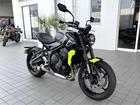 トライデント660 ジェットブラック 登録済未使用車 OPクイックシフター装着済