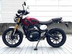 スクランブラー400X カーニバルレッド／ファントムブラック 中古車 エンジンドレッサーバー ロアエンジンバー装備