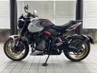 トライデント800 アッシュグレー フライスクリーン ベリーパン クルーズコントロール クイックシフター バーエンドミラー