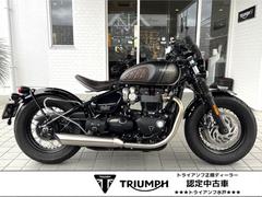 ＴＲＩＵＭＰＨ　ボンネビル　ボバー　ジェットブラック　ローハンドル　ミッドコントロール　左右パニアレール　スクリーン　キルティングシート　ＥＴＣ他