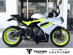 ＴＲＩＵＭＰＨ　デイトナ６６０　トライアンフ水戸オリジナルカスタム　登録済未使用車　スノードニアホワイト／レーシングイエロー／サファイアブラック