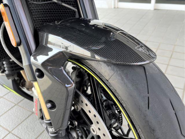 スピードトリプルRS 1050アップマフラー マットブラック