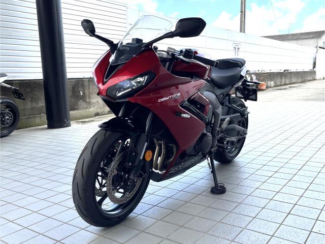デイトナ660 カーニバルレッド／サファイアブラック 登録済未使用車 トライアンフシフトアシスト装備