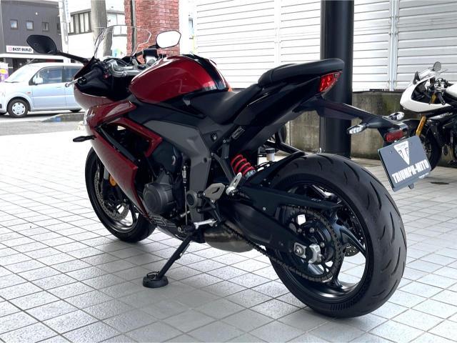 デイトナ660 カーニバルレッド／サファイアブラック 登録済未使用車 トライアンフシフトアシスト装備