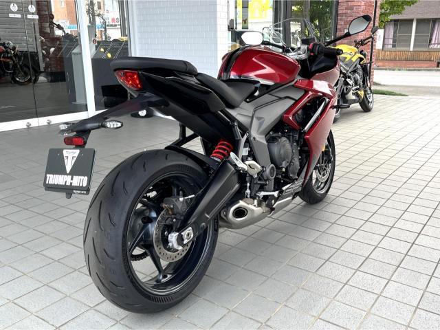 デイトナ660 カーニバルレッド／サファイアブラック 登録済未使用車 トライアンフシフトアシスト装備