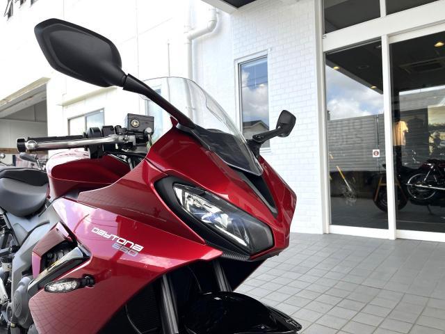 デイトナ660 カーニバルレッド／サファイアブラック 登録済未使用車 トライアンフシフトアシスト装備