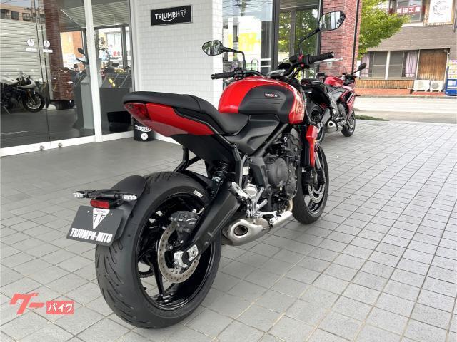 トライデント660 登録済未使用車 クイックシフター トライアンフ水戸オリジナルカラー ディアブロレッド