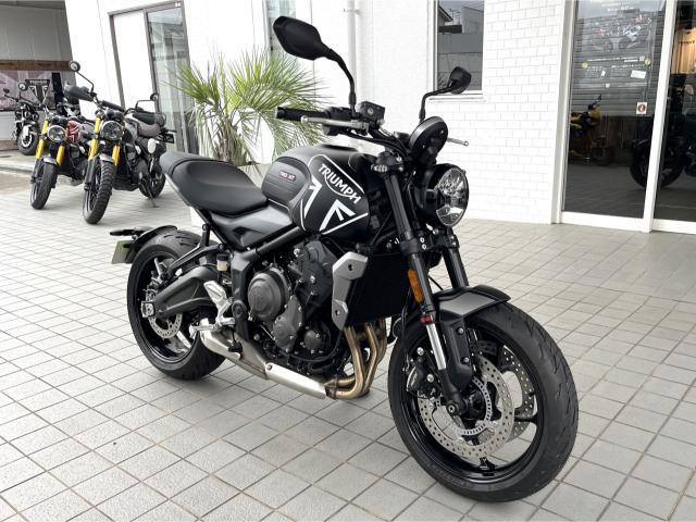 トライデント660 マットブラック 登録済未使用車 OPクイックシフター装着済
