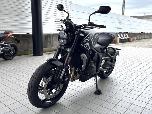 トライデント660 マットブラック 登録済未使用車 OPクイックシフター装着済