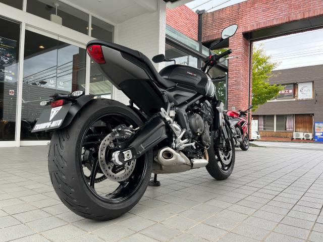 トライデント660 マットブラック 登録済未使用車 OPクイックシフター装着済