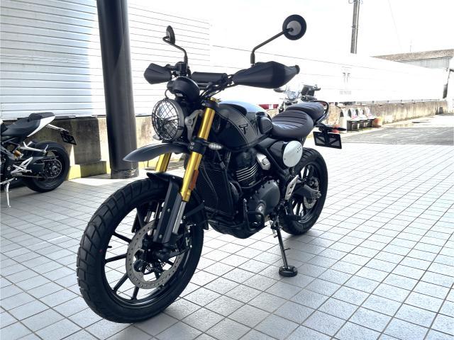 スクランブラー400X ファントムブラック／シルバーアイス 中古車 ハイレベルマットガード ロアエンジンバー装備