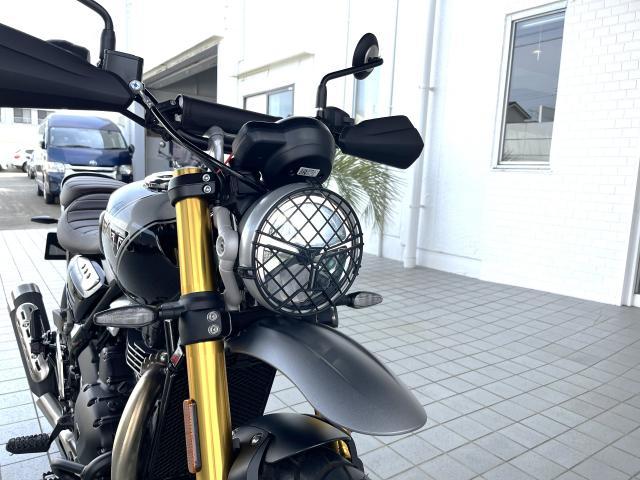 スクランブラー400X ファントムブラック／シルバーアイス 中古車 ハイレベルマットガード ロアエンジンバー装備