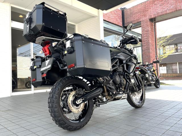 タイガー800XCA マットカーキグリーン クルーズコントロール グリップヒーター シートヒーター前後 アルミ製フルパニア ETC
