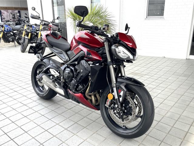 ストリートトリプルRS カーニバルレッド 現行モデル クイックシフター ボディ同色フライスクリーンキット
