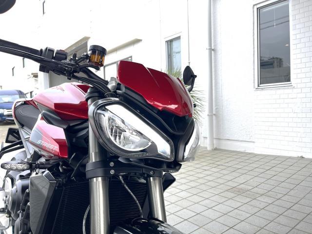 ストリートトリプルRS カーニバルレッド 現行モデル クイックシフター ボディ同色フライスクリーンキット