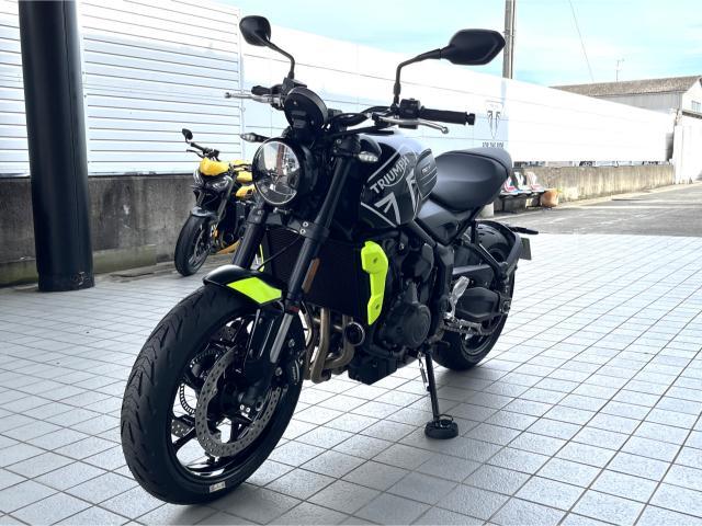 トライデント660 ジェットブラック 登録済未使用車 OPクイックシフター装着済