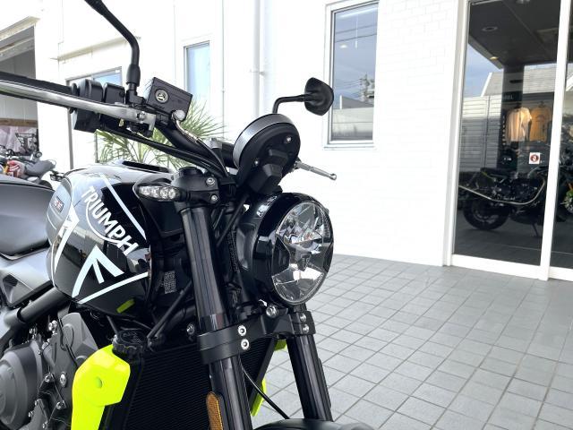 トライデント660 ジェットブラック 登録済未使用車 OPクイックシフター装着済