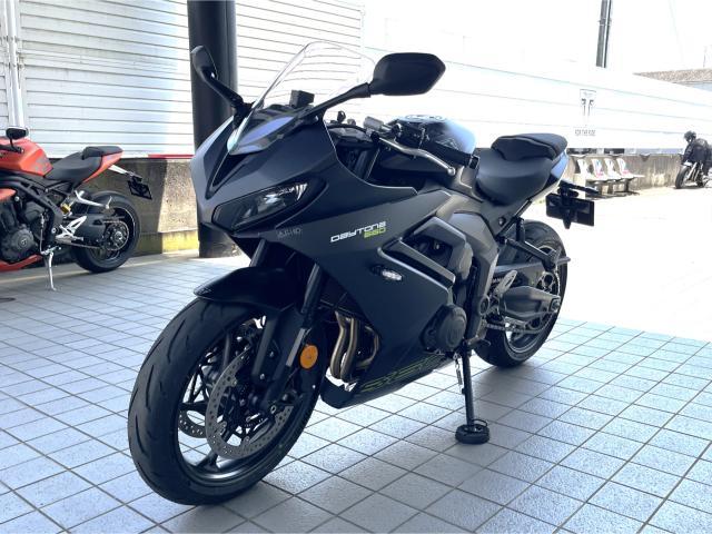 デイトナ660 サテングラナイト／サテンジェットブラック 登録済未使用車 トライアンフシフトアシスト装備