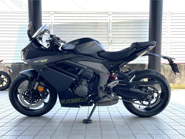 デイトナ660 サテングラナイト／サテンジェットブラック 登録済未使用車 トライアンフシフトアシスト装備