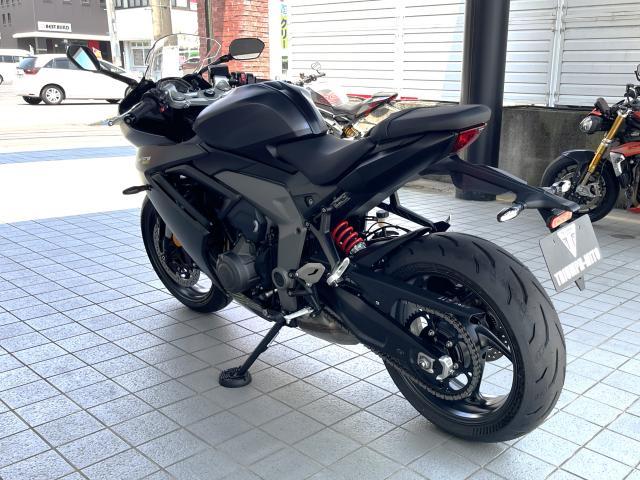 デイトナ660 サテングラナイト／サテンジェットブラック 登録済未使用車 トライアンフシフトアシスト装備