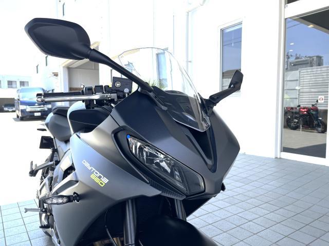 デイトナ660 サテングラナイト／サテンジェットブラック 登録済未使用車 トライアンフシフトアシスト装備