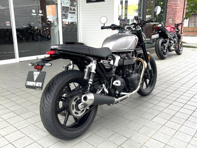 スピードツイン900 現行モデル アルミニウムシルバー クラシックスポーツ 900CC ツインエンジン シート高780mm